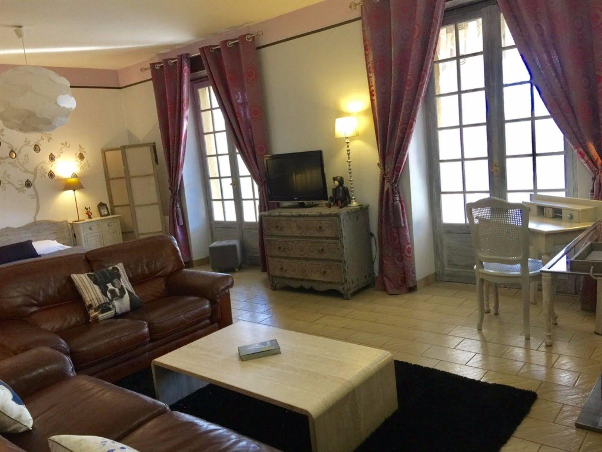 O Clair De Lune Au Coeur De Sarlat - Chambres Climatisees - Parking Prive - Piscine Chauffee - Spa Et Massages ภายนอก รูปภาพ