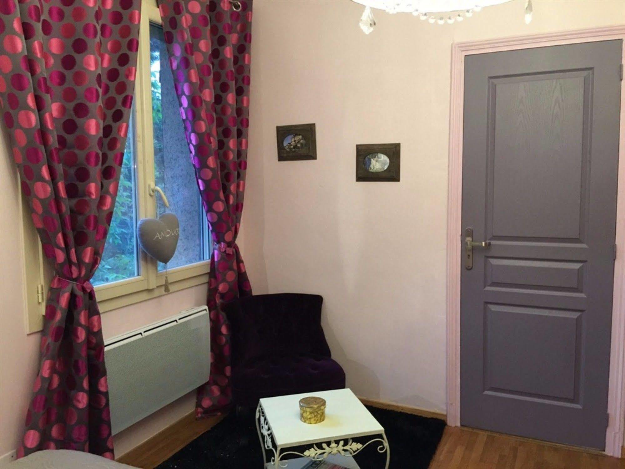 O Clair De Lune Au Coeur De Sarlat - Chambres Climatisees - Parking Prive - Piscine Chauffee - Spa Et Massages ภายนอก รูปภาพ
