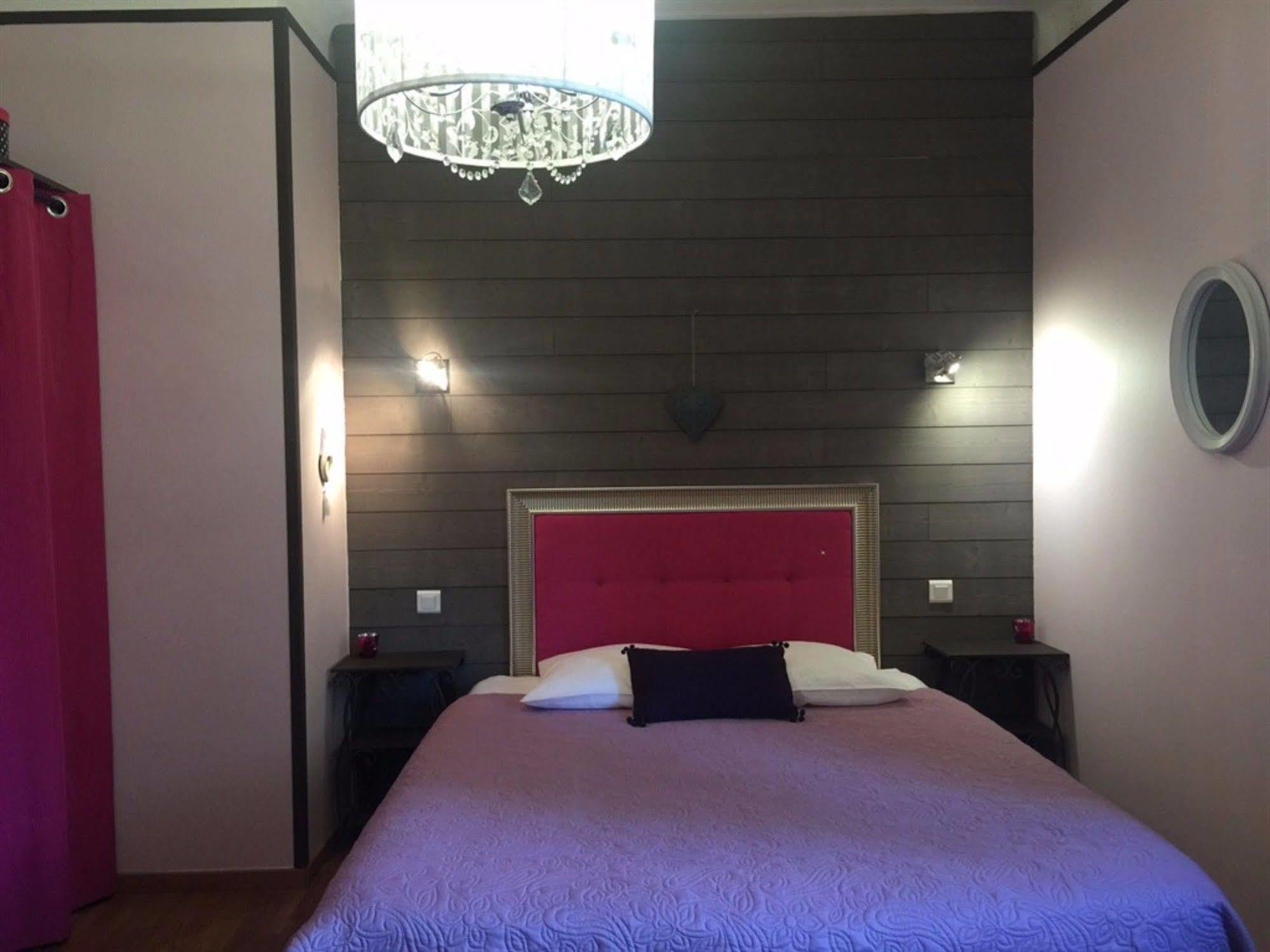 O Clair De Lune Au Coeur De Sarlat - Chambres Climatisees - Parking Prive - Piscine Chauffee - Spa Et Massages ภายนอก รูปภาพ